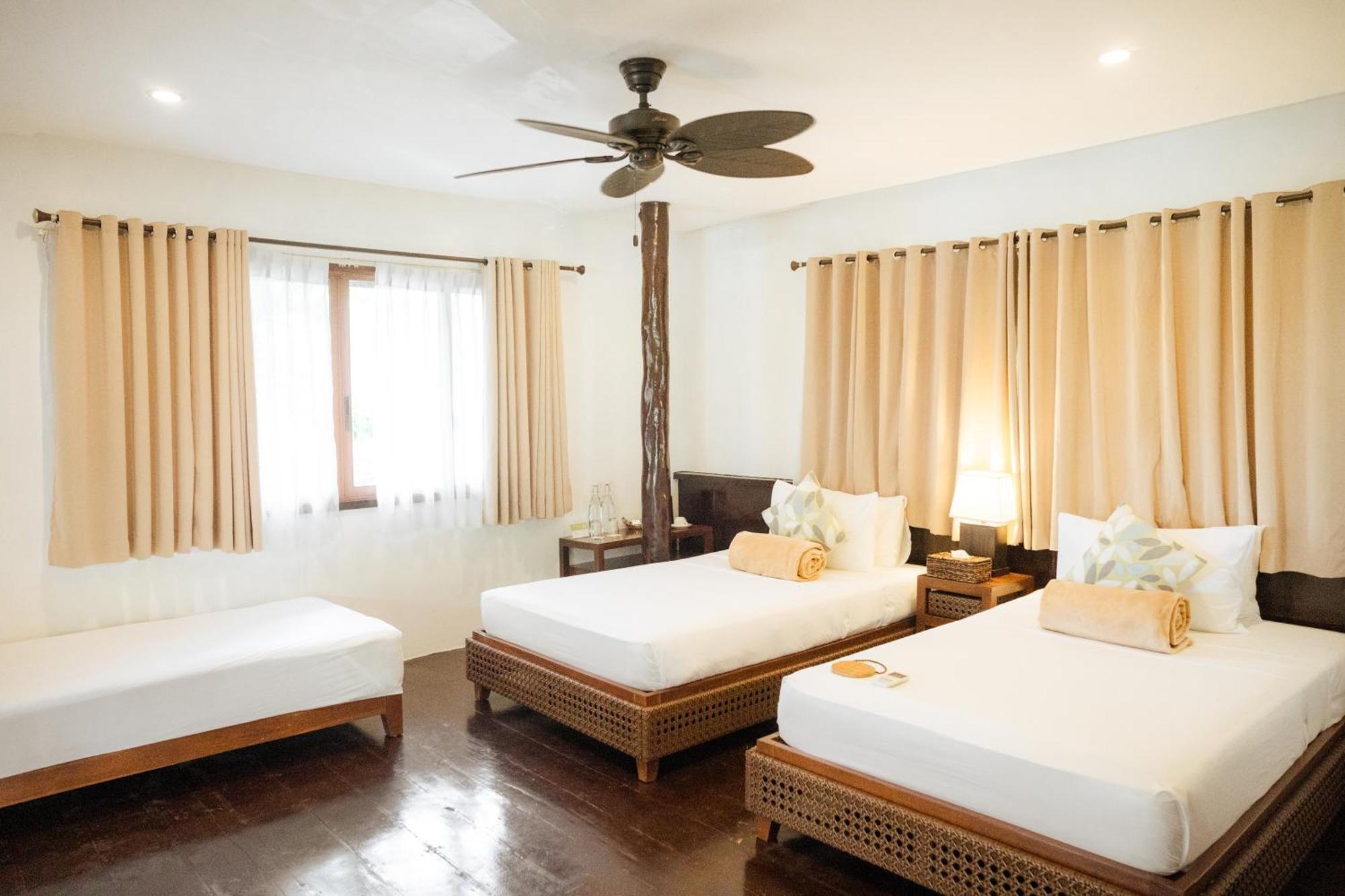 Balay Kogon Hotel Carles Exterior photo