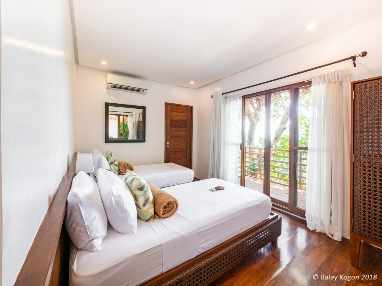 Balay Kogon Hotel Carles Exterior photo